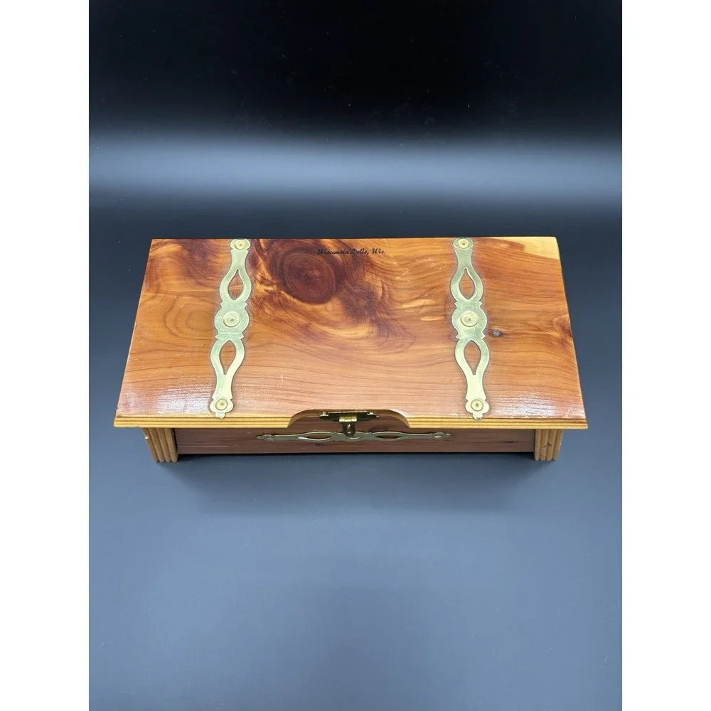 Vintage Cedar Wood Box Wisconsin Dells Souvenir Keepsake Trinket Chest Art Deco